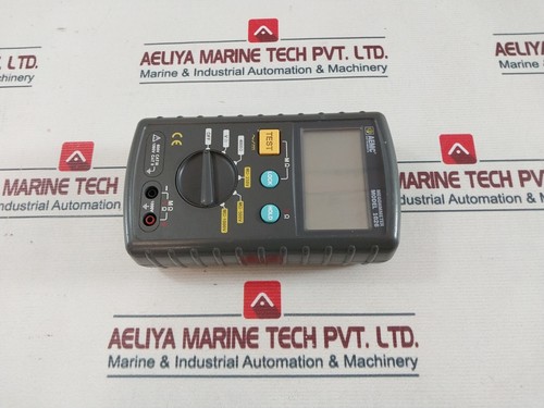 AEMC Instruments 1026 Fluke Megohmmeter - Picture 7 of 17