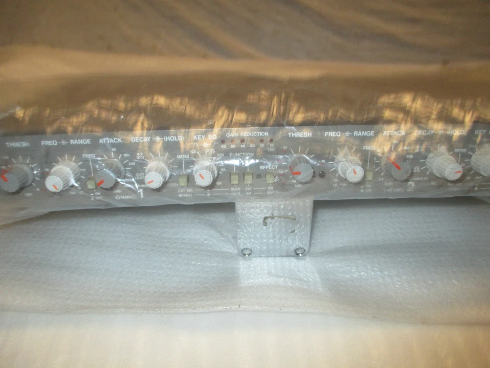 VESTAX DUAL GATE DGT 202 - Image 2 of 2