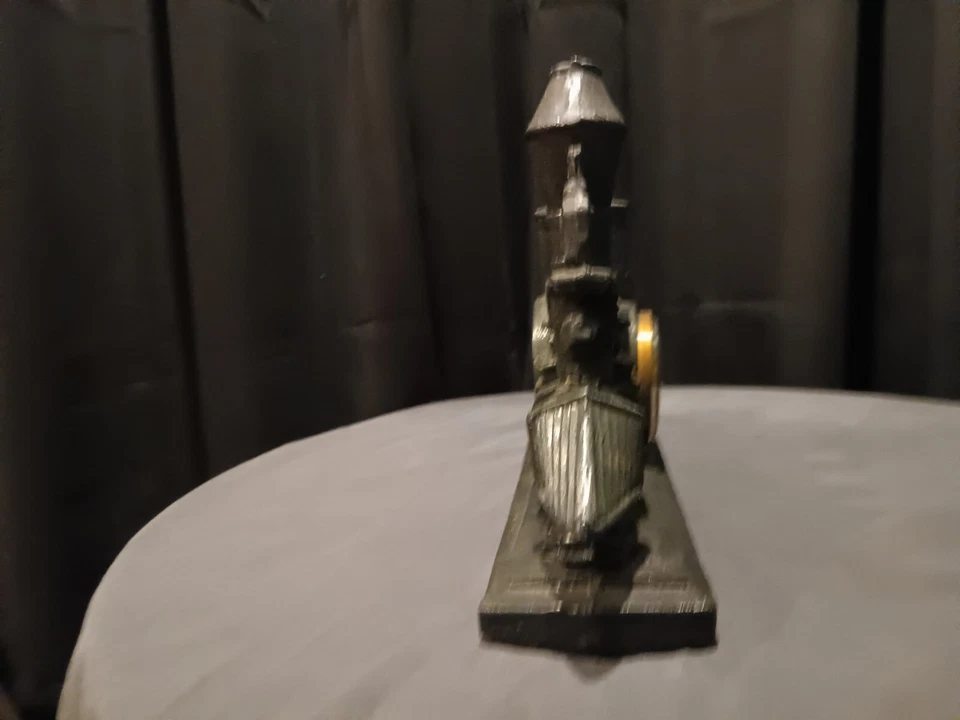 Hermoso reloj de tren hecho a mano a partir de carbón. Reloj roto (fácilmente reemplazable) Foto 2 de 4