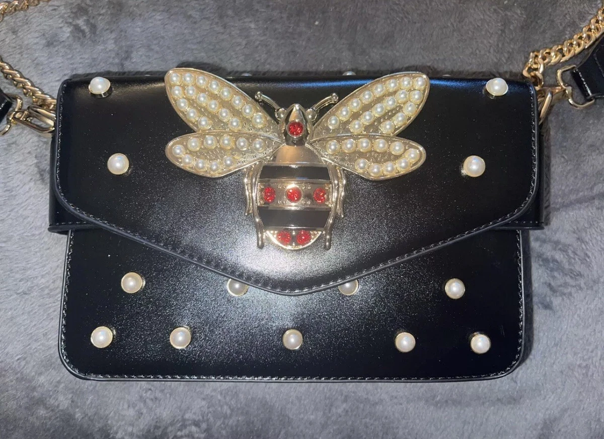 Gucci doctors bag bee design vintage, Luxury, Bags & Wallets on Carousell