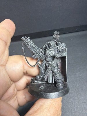 Warhammer 40K Space Marine Captain with Master-Crafted Bolt Rifle Primed