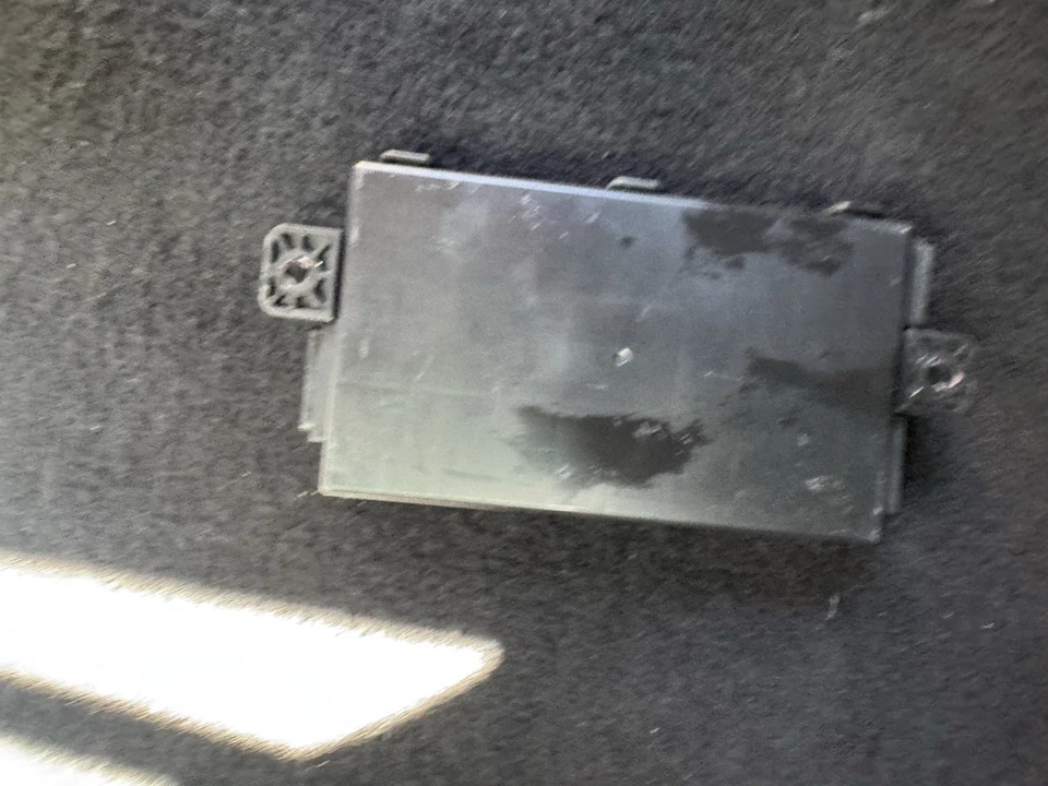 2017 Dodge challenger hellcat Manuel Hub Receiver - Mopar (68283458AC) - Image 3 of 4