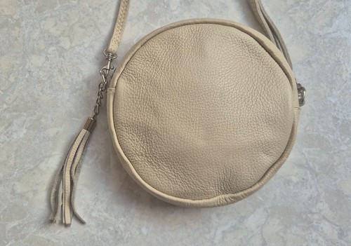 Bolso redondo de cuero - Imagen 2 de 2