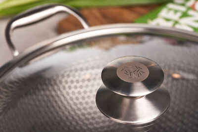 Wok Inox 32 Cm Anti-Adhésif - Compatible Tous Feux (Induction, Gaz, Électrique) - Structure Alvéolée Résistante - Avec Couvercle Four