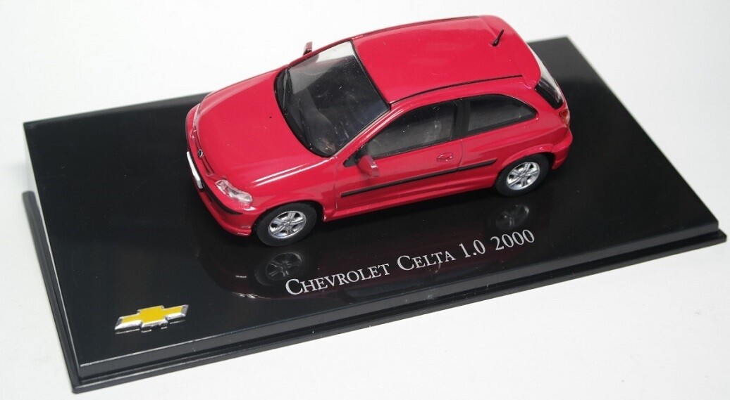 IXO - CHEVROLET Celta 1.0 2000 3 doors red - 1/43