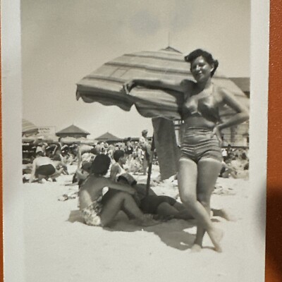 VINTAGE PHOTO Barefoot bikini women Sandy Lovely beach pretty - Main Image