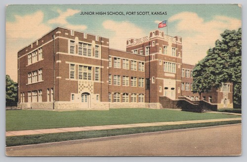 Junior High School in Fort Scott Kansas Postcard - 第 1/2 張圖片