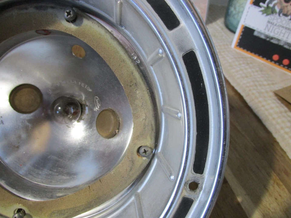 ОРИГИНАЛЬНЫЙ КОВШОВЫЙ КОРПУС ЗАДНЕГО ФОНАРЯ С ВИНТАМИ И ПРОКЛАДКОЙ ДЛЯ 1964 FORD FAIRLANE - Изображение 3 из 4