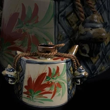 Okinawa Sueyoshi kiln Tsuboya ware Tsuboya Dachi bottle Holding bottle Red