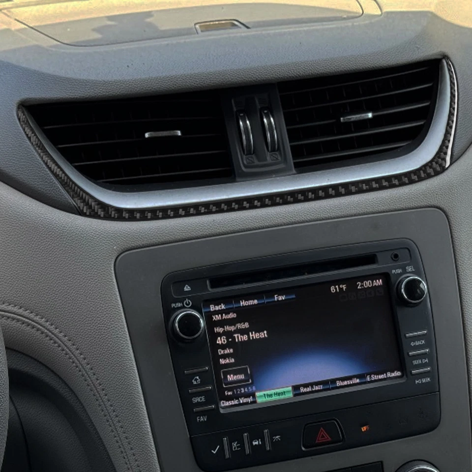 Cubierta de salida de ventilación de aire central de fibra de carbono real para Chevrolet Traverse 2013-2017 Foto 3 de 4