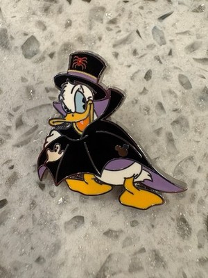 Disney 2025 WDW Hidden Mickey Disney Donald Duck Vampire Halloween Pin