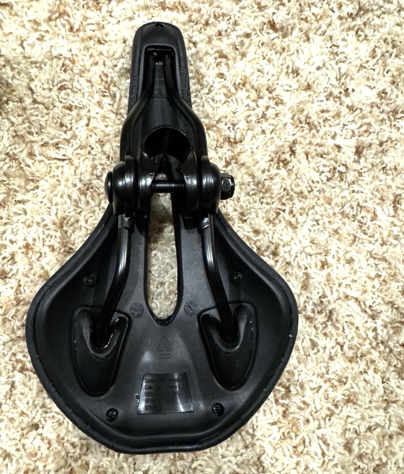 NIB Velmia Mountain and Racing Bike Seat 3 Zone Concept Bicycle Saddle MTB - Image 4 of 4