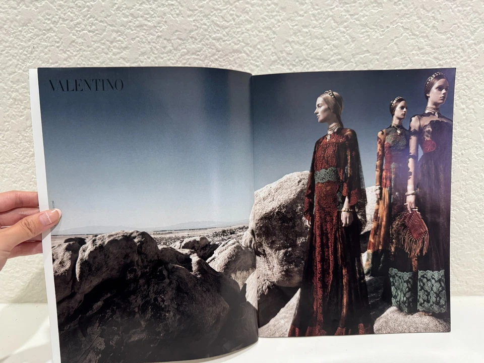 Vogue Special Edition – Met Gala 2014 Magazine – Rihanna & Beyoncé Cover Foto 4 de 4