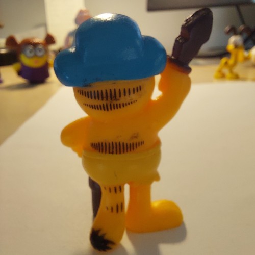 Gafield Paws Pirate Action Figure - Picture 2 of 3