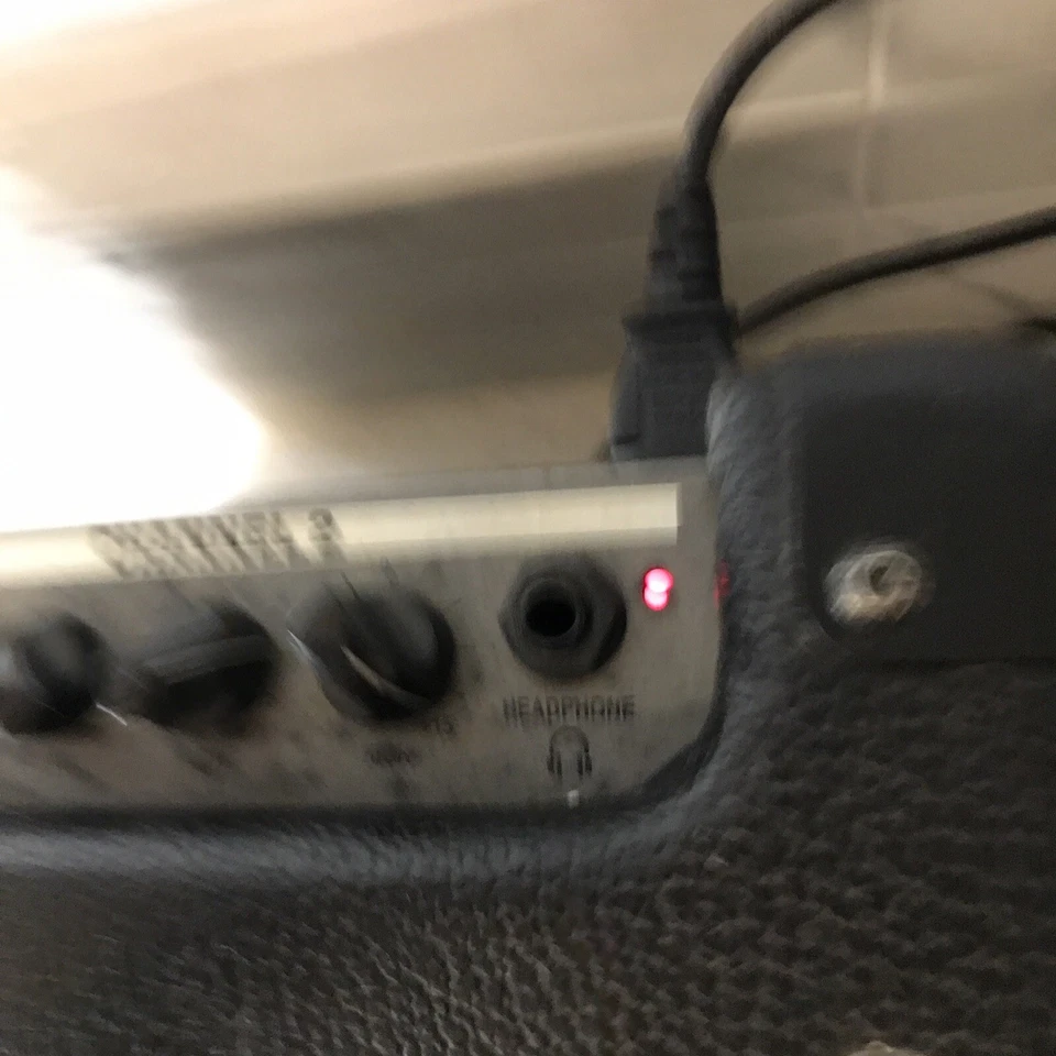 VTG Peavey KB1 20-Watt Keyboard Amplifier - Powers On But UNTESTED / For Parts - Image 2 of 4