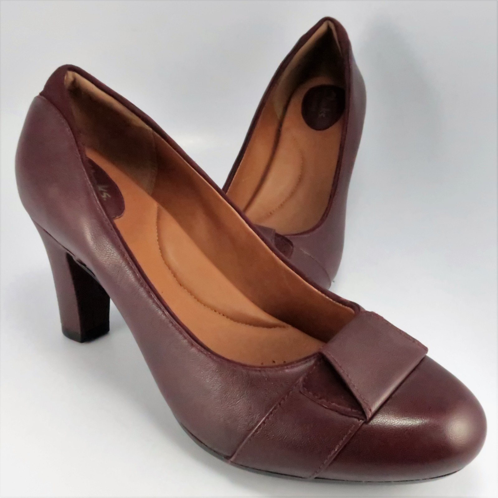 clarks artisan pumps