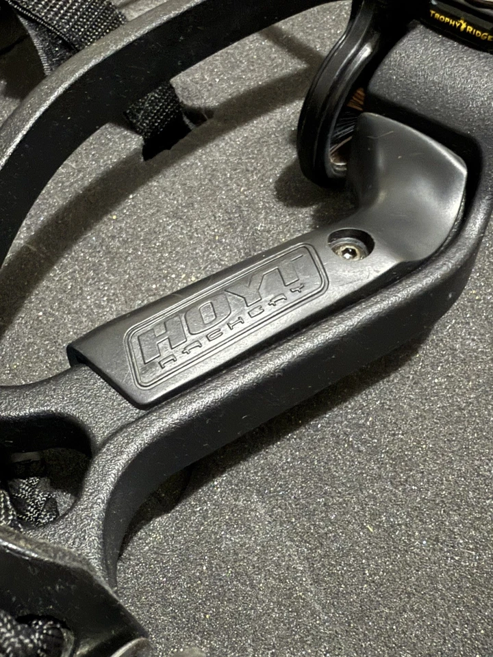 Compuesto de apagón Hoyt Ignite 19-30 D/L 15-70 D/W, diestro, mira, carcaj ¡y más! Foto 2 de 4