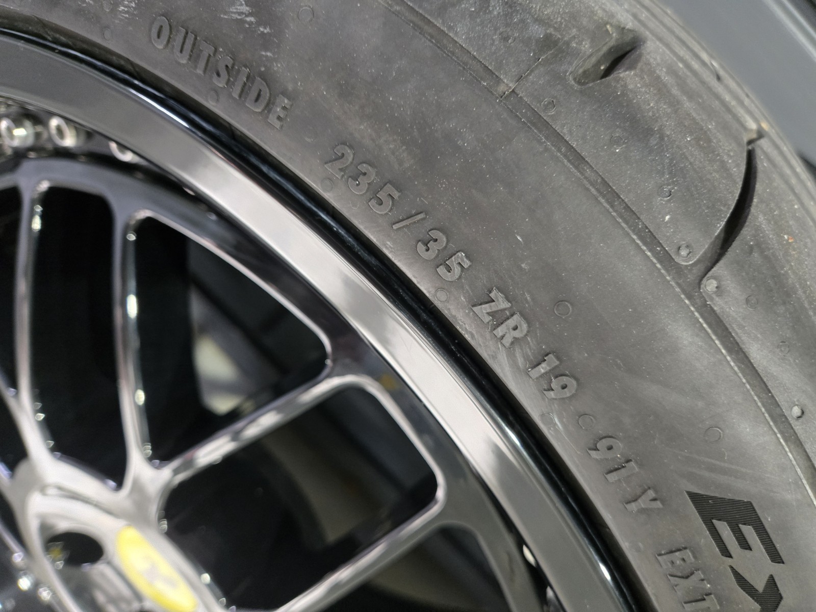 Ford Volvo Jaguar  Ferrari "Cargraphic" Wheels And New Tires