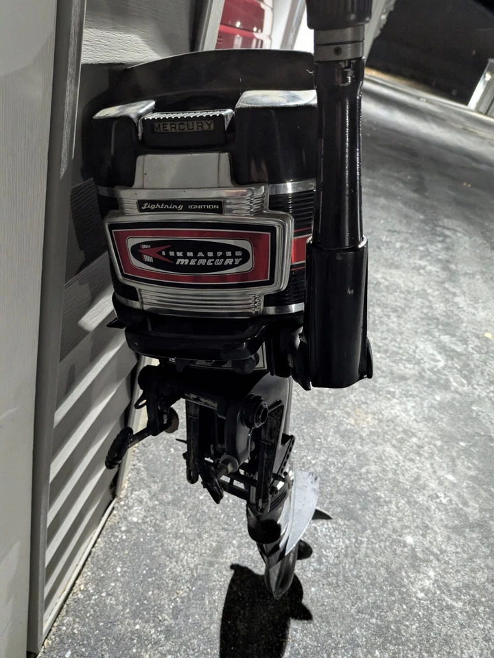 Motor fueraborda para barco Mercury Foto 2 de 4