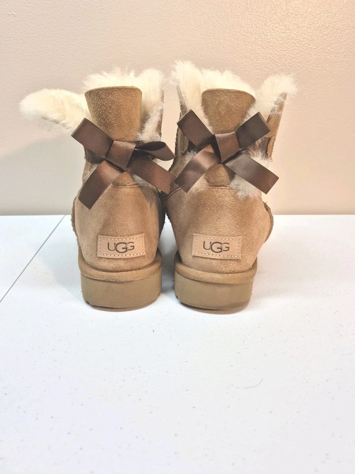 Mujer UGG Botas Zapatillas Talla 9 Pajarita S/N 1016501 Tostado Suela Azúcar Foto 2 de 4