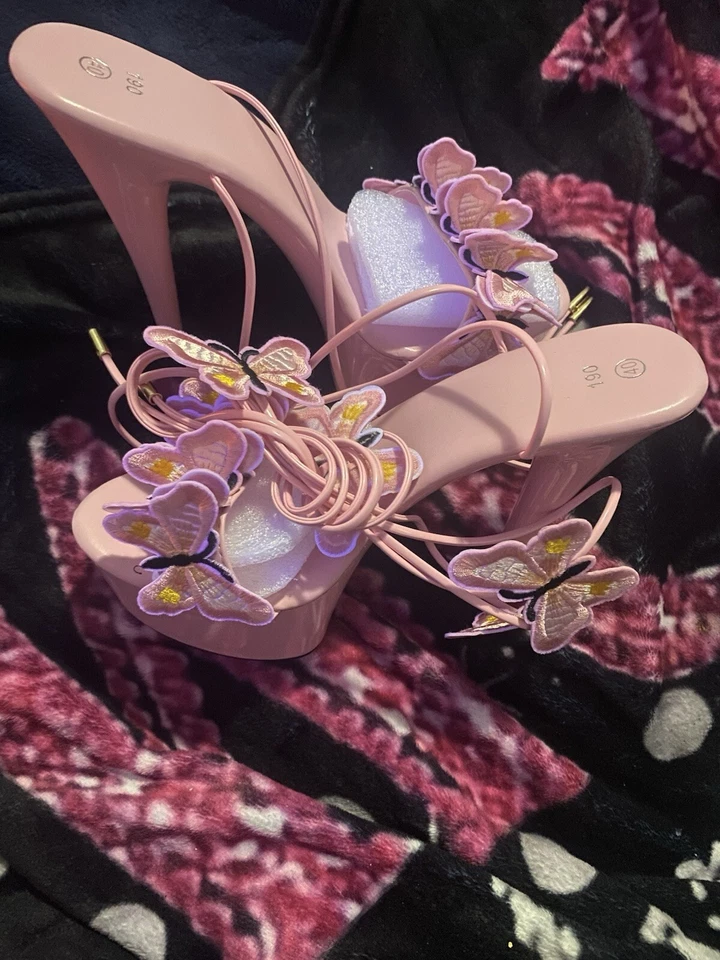 Tacones mariposa rosa Foto 3 de 4