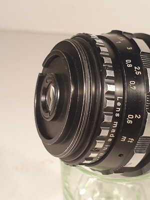 OBJECTIF 29MM F2,8 PENTACON, monture M42, avec bouchons, pare-soleil