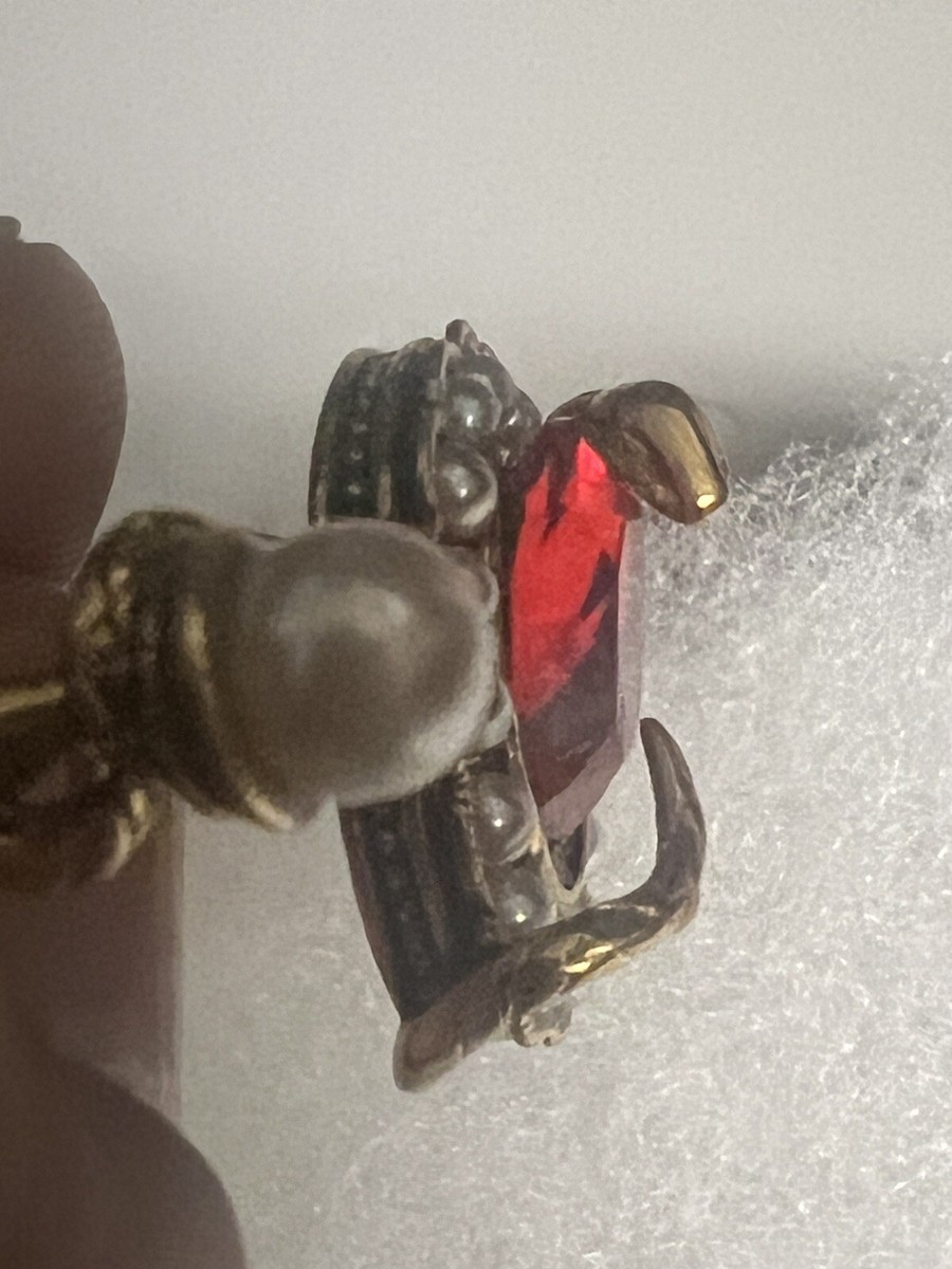 Alexander Mcqueen Ring snakes. Gold metal, pearls red stone