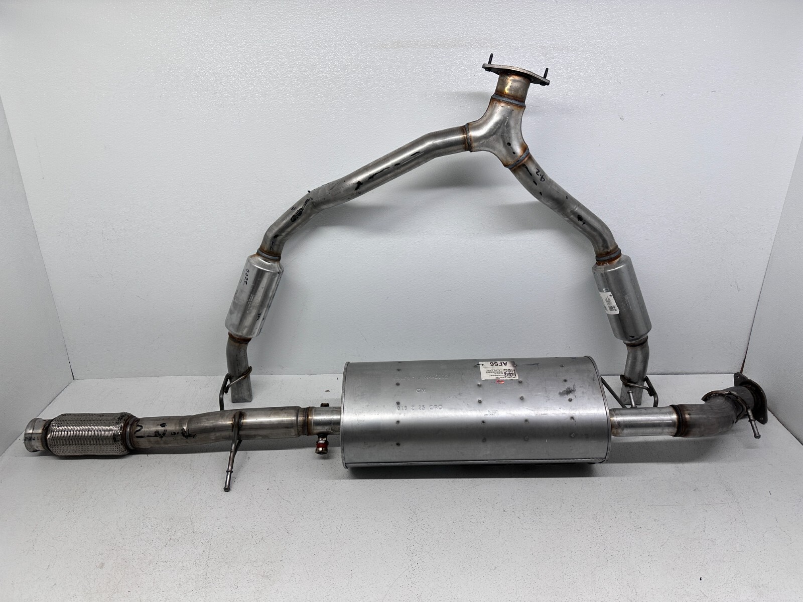 New 2021-2024 Cadillac Escalade ESV 6.2L V8 Front Rear Muffler Pipe 85653997 OEM