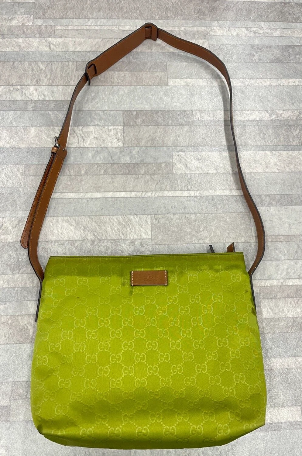 Sac bandoulière Gucci nylon Guccissima d'occasion vert