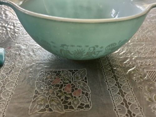 Set of 2 Pyrex Amish Butterprint Cinderella Bowls Turquoise/White 442 & 444 - Picture 6 of 9