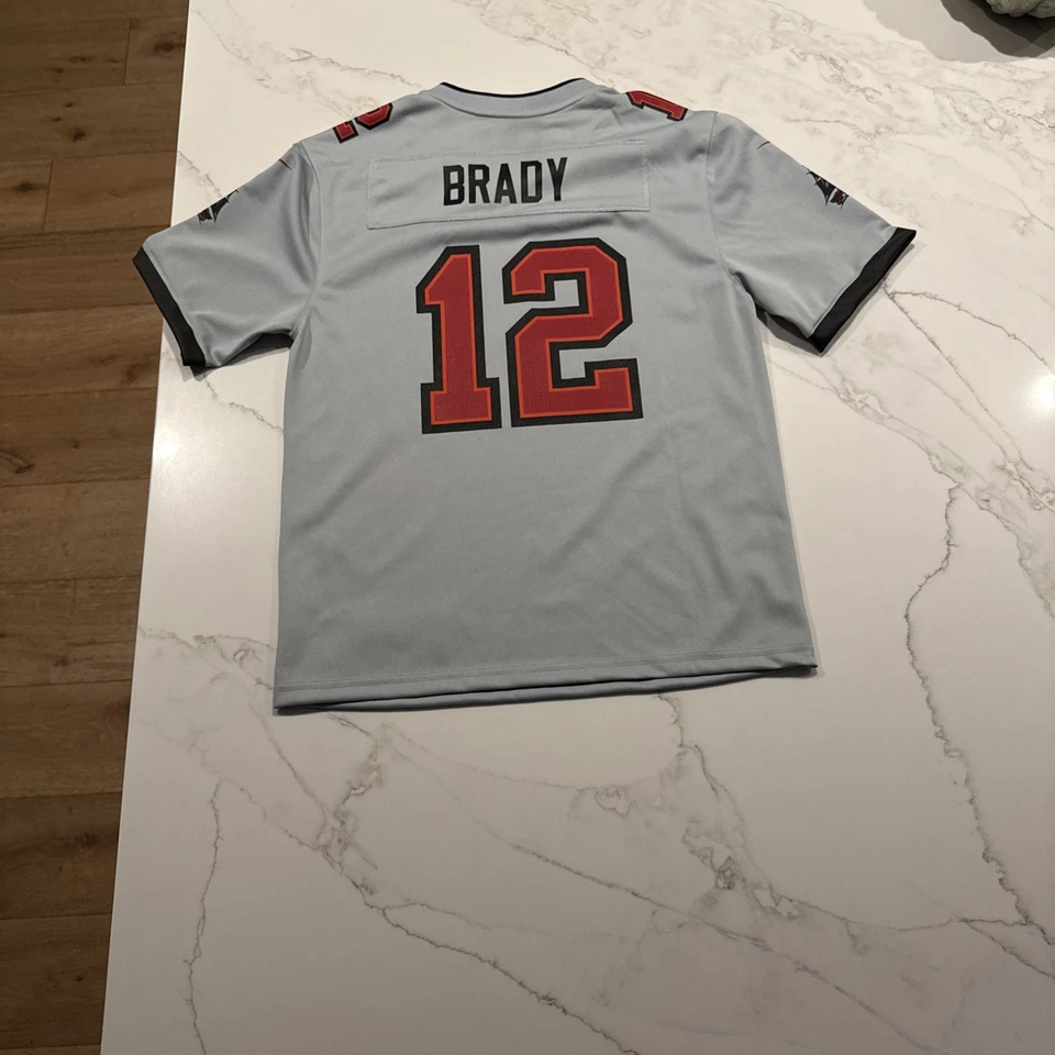 Nike Tom Brady Tampa Bay Buccaneers Gray Home Legend Football Jersey Size L - Image 3 of 4