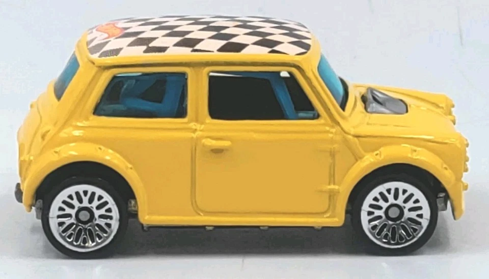 迷你 Cooper 风火轮 2000 年第一版 #90 黄色花边车轮 1: 64 宽松 — 第 3/4 张图片