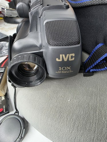 JVC VIDEOMOVIE GR-AX35U Camcorder VHS With Bag, Manual,DC Cord,Battery Mint - Picture 15 of 18