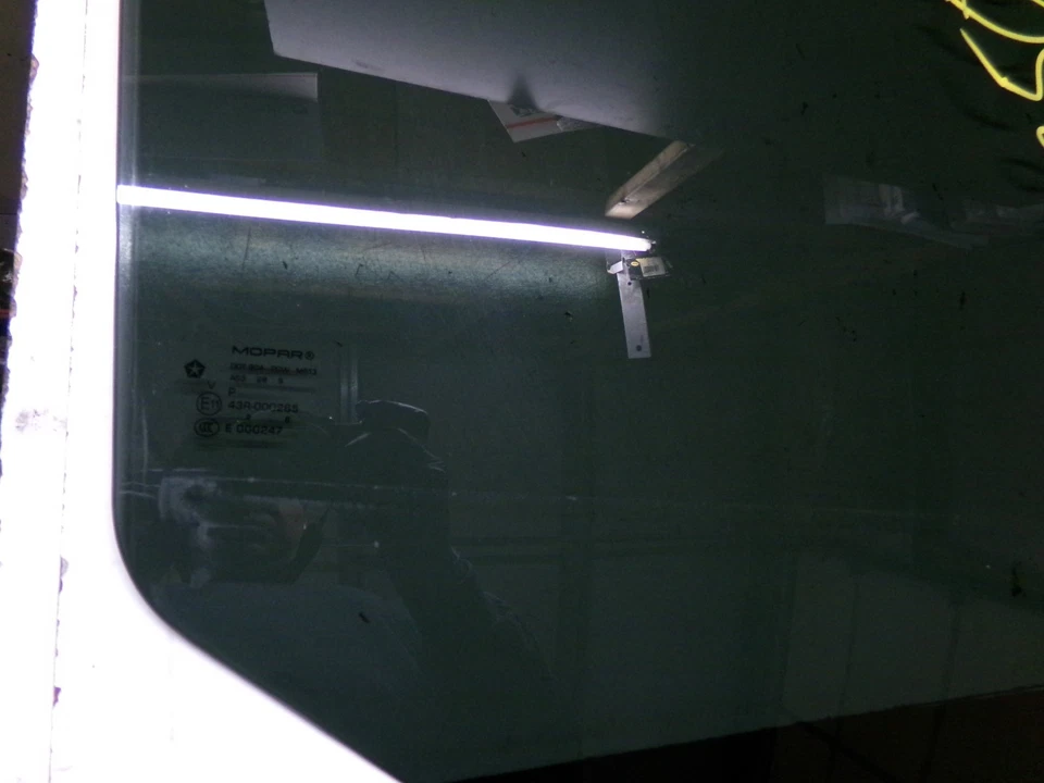 Mopar Rear Right Door Window Glass 43R-000265 2011-2020 Jeep Grand Cherokee - Image 2 of 4