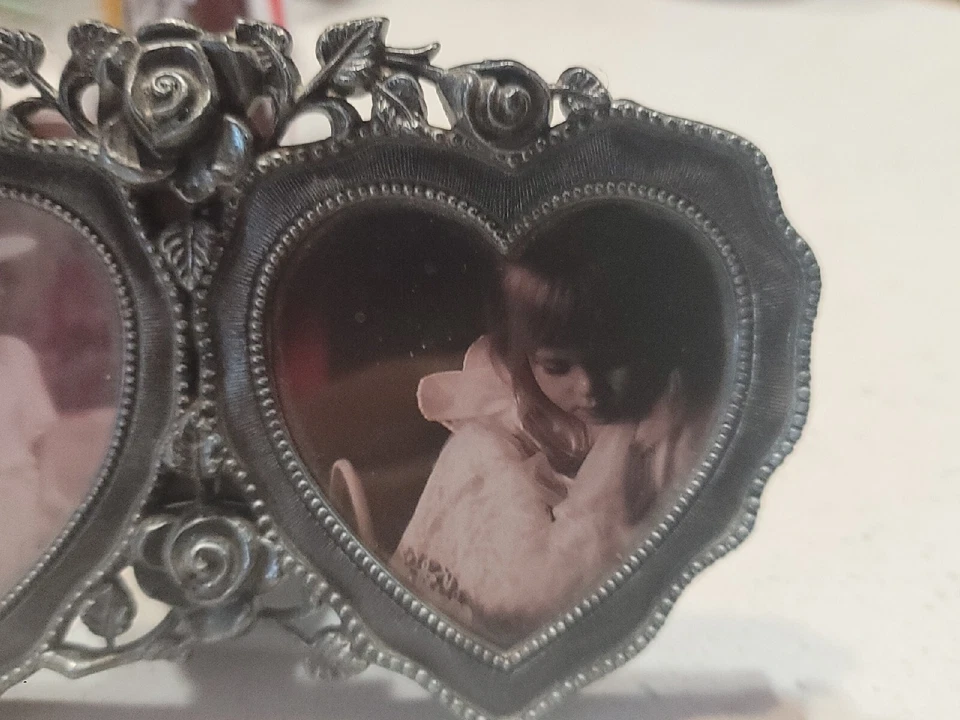 Marco de fotos de corazón de metal con rosas florales Russ Berrie & Company 2 fotos victoriano Foto 4 de 4