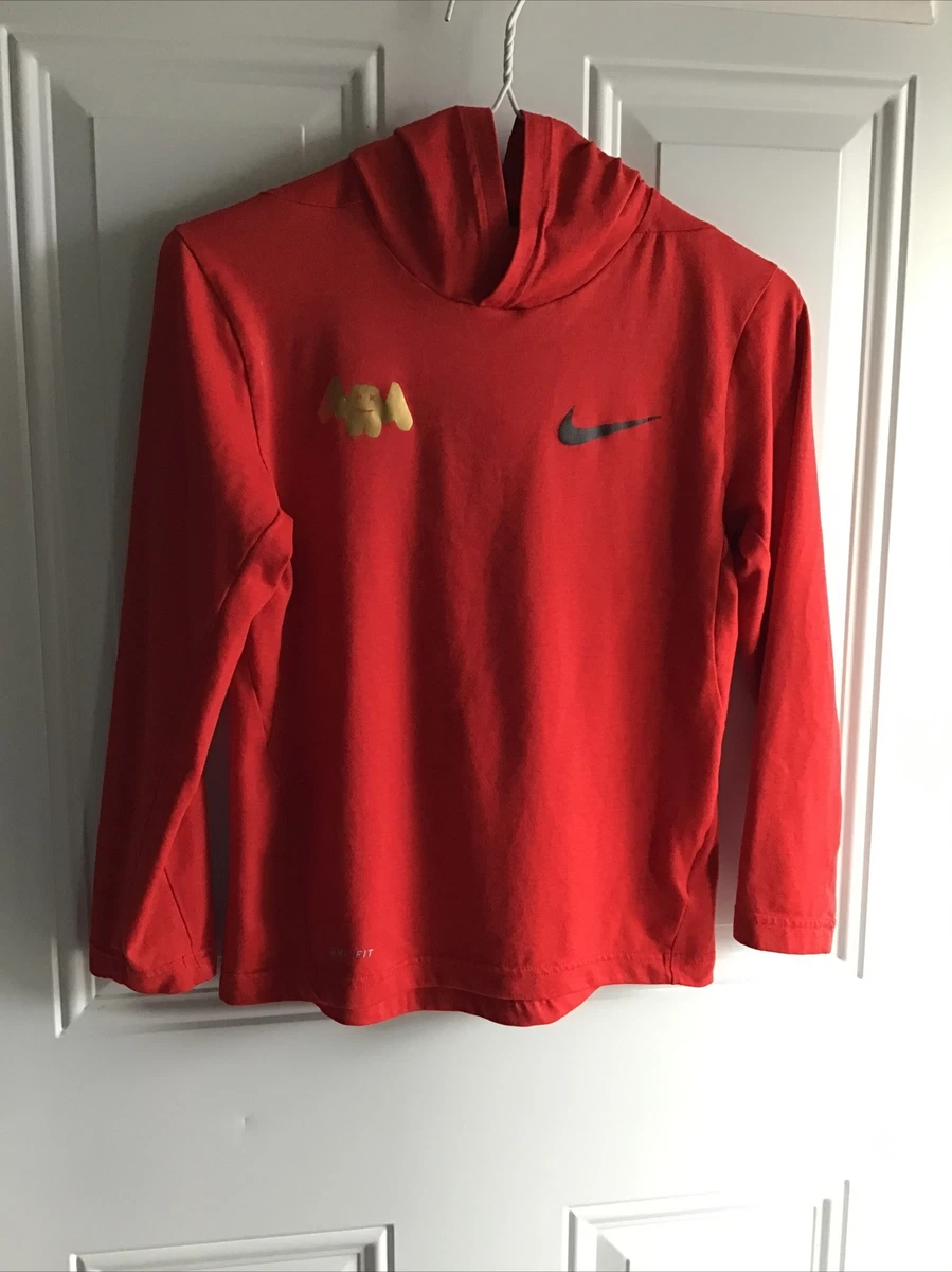 Nike logo on right side sale of hoodie