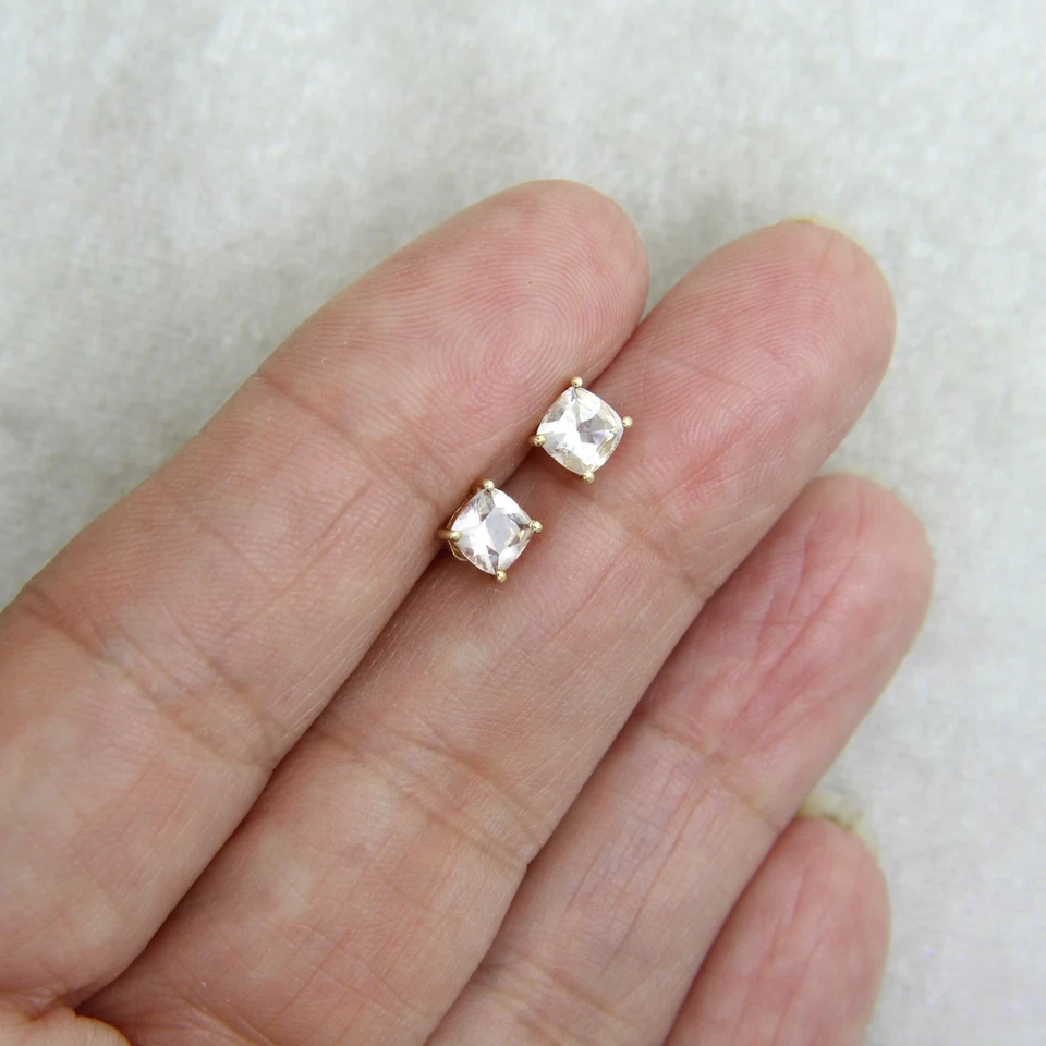 Серьги-гвоздики из золота 9 карат с морганитом - Изображение 3 из 4