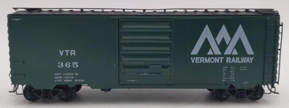 Kadee 5303 HO Vermont Railway PS-1 40' Boxcar with 8' Door #365 NIB - Image 2 of 4