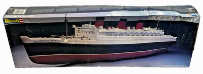 Revell Queen Mary 1:570 Scale Model Kit Made in USA Vintage 1982 - New Sealed 