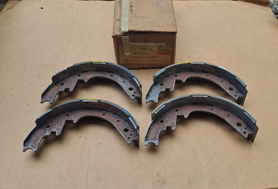 Plymouth Dodge Chrysler Truck A100 1967-1973 Nuevo de Lote Antiguo MoPar 11 x 2,75 Juego de zapatas de freno Foto 2 de 2