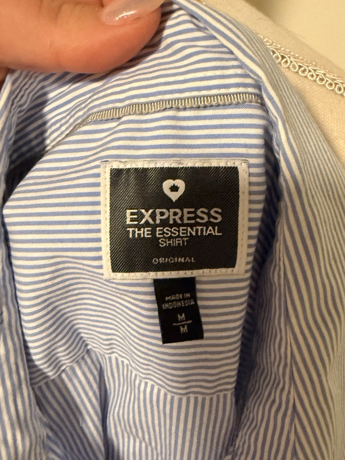 Express “the essential” button down blouse size M - image 7