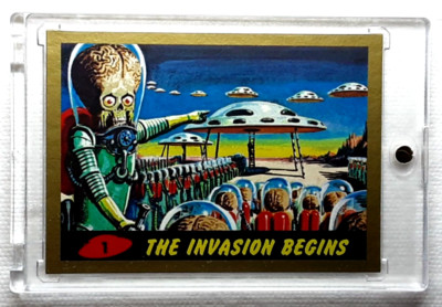 Mars Attacks Heritage GOLD Parallel Base Card 1 THE INVASION BEGINS