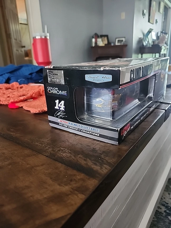 Coche de stock Clint Bowyer escala 1/24 Foto 2 de 4