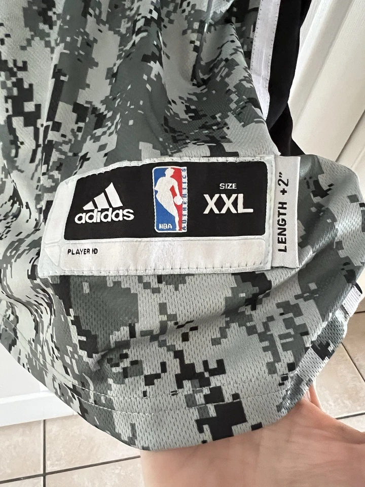 Camiseta Kawhi Leonard #2 San Antonio Spurs tamanho XXL camuflagem NBA Adidas - Imagem 2 de 4