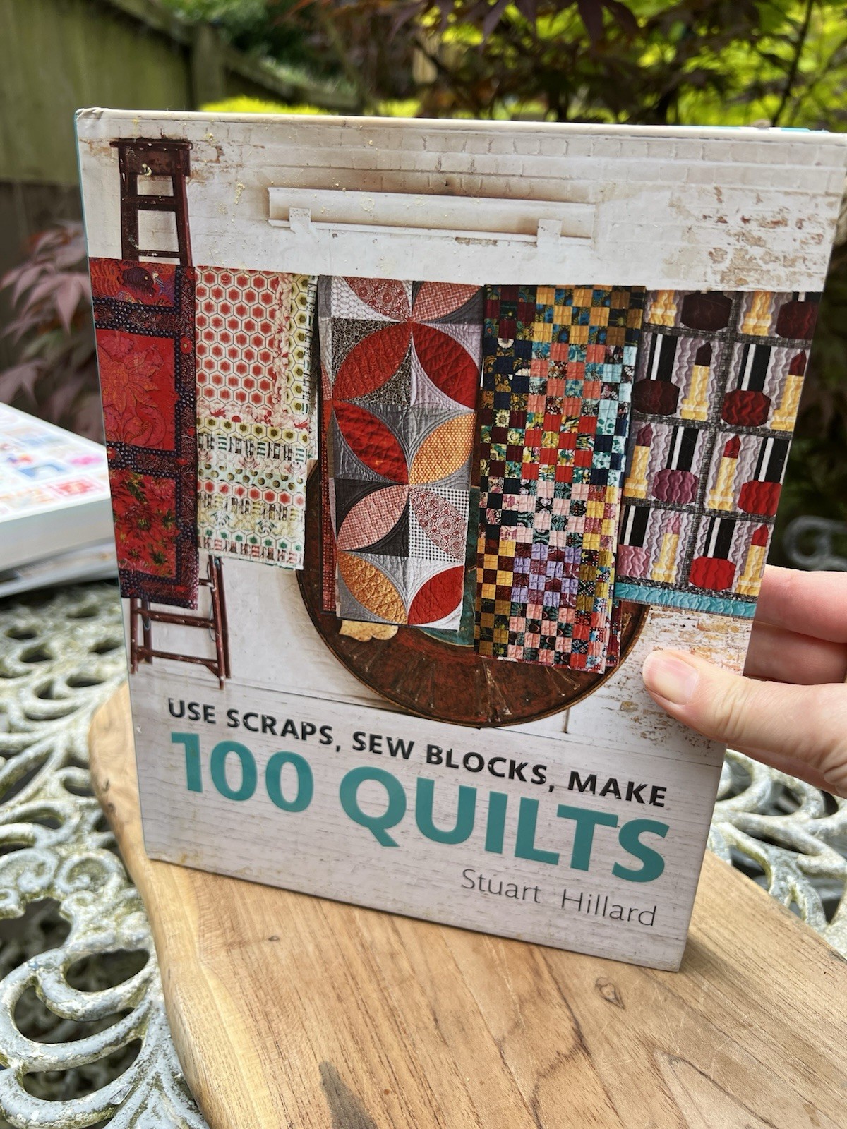 Use Scraps, Sew Blocks, Make 100 Quilts: 100 stash-busting... by Hillard, Stuart