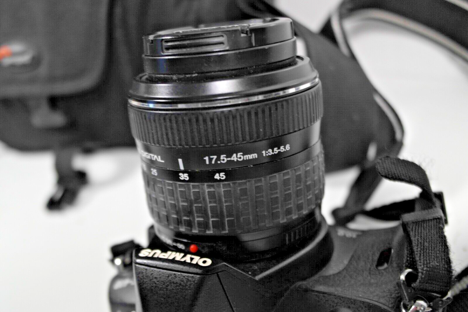 Olympus E410 DSLR Camera, Olympus Digital 1745 Lens. Carry Case