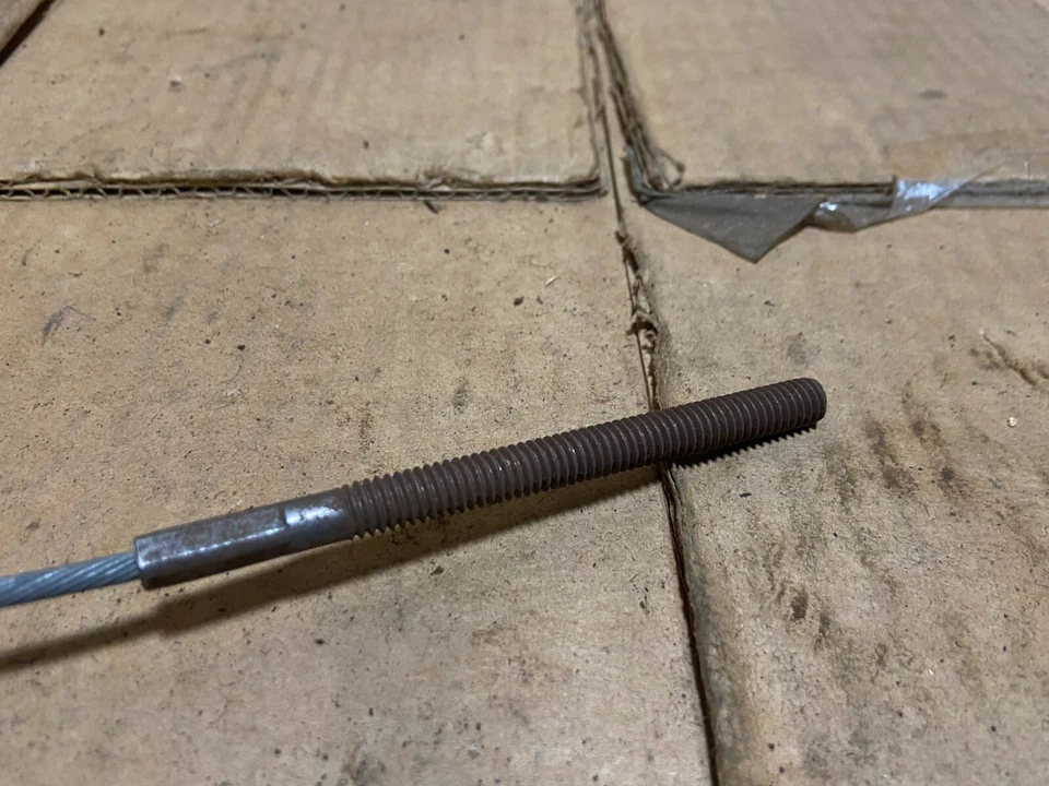 Cable de freno de estacionamiento intermedio Mopar 2508215 - camioneta Dodge A100 64-71 con 90" WB Foto 3 de 4