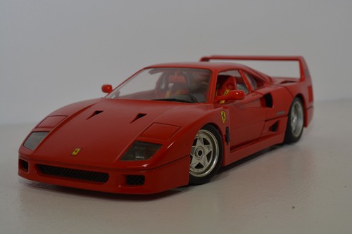 b175 1987 FERRARI F40 RED 1:18 BBURAGO VERY RARE