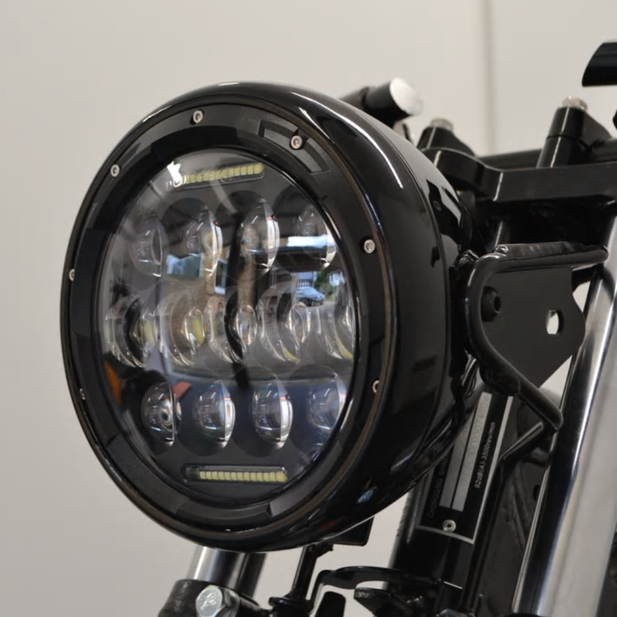 Phare Moto LED Rétro 7 Pouces H4 - Style Daymaker Cafe Racer Bobber - Neuf Sous Emballage - Pour Customisation