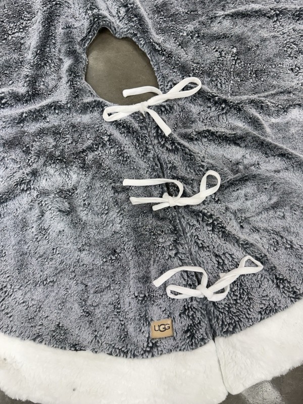 Koolaburra by UGG Karina Faux Fur Christmas Tree Skirt